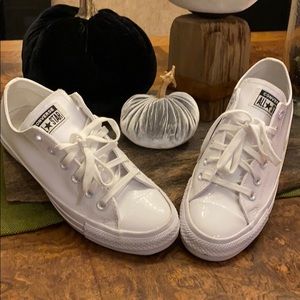 Women’s Converse like new wore twice!